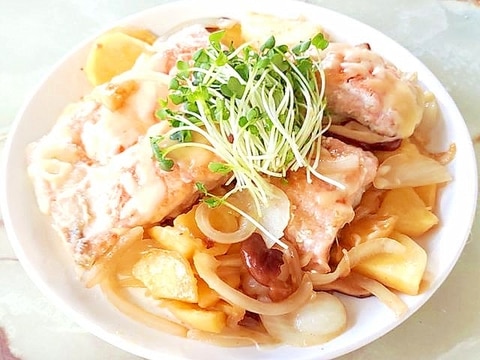 旬の生鮭で!鮭とポテトのチーズ乗せ・コンソメ風味♪